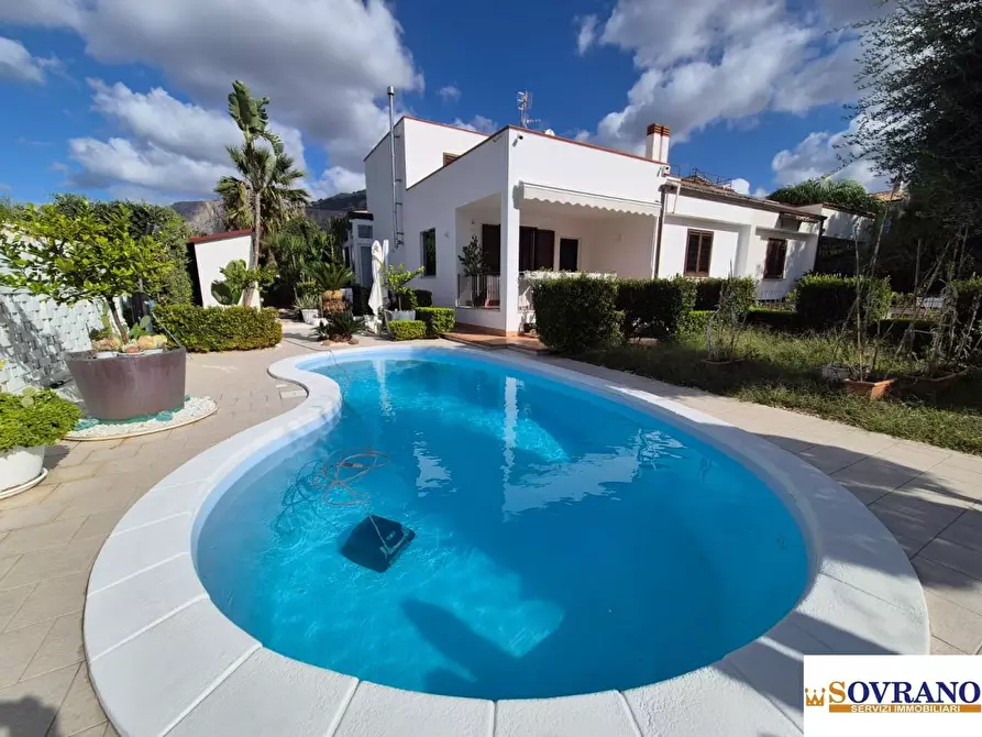 Immagine 1 di Villa in vendita  a Carini