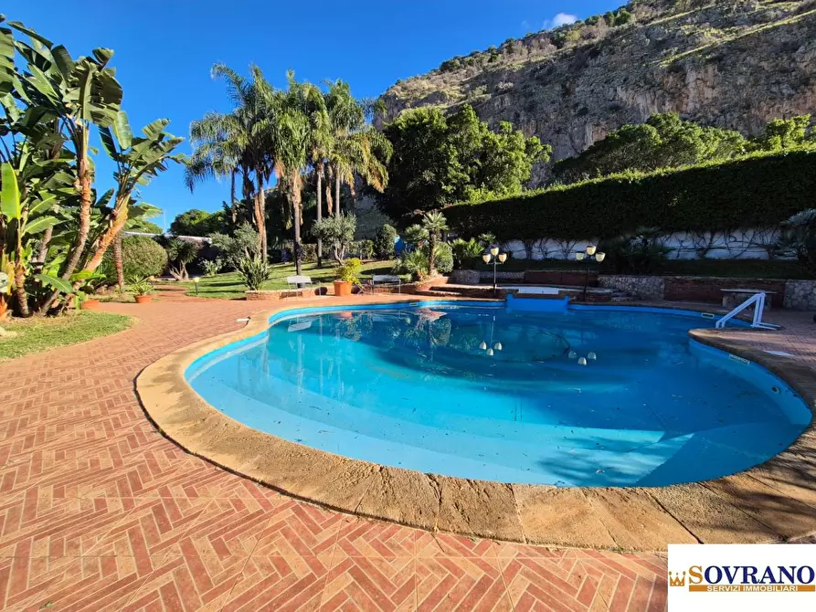 Immagine 2 di Villa in vendita  a Palermo
