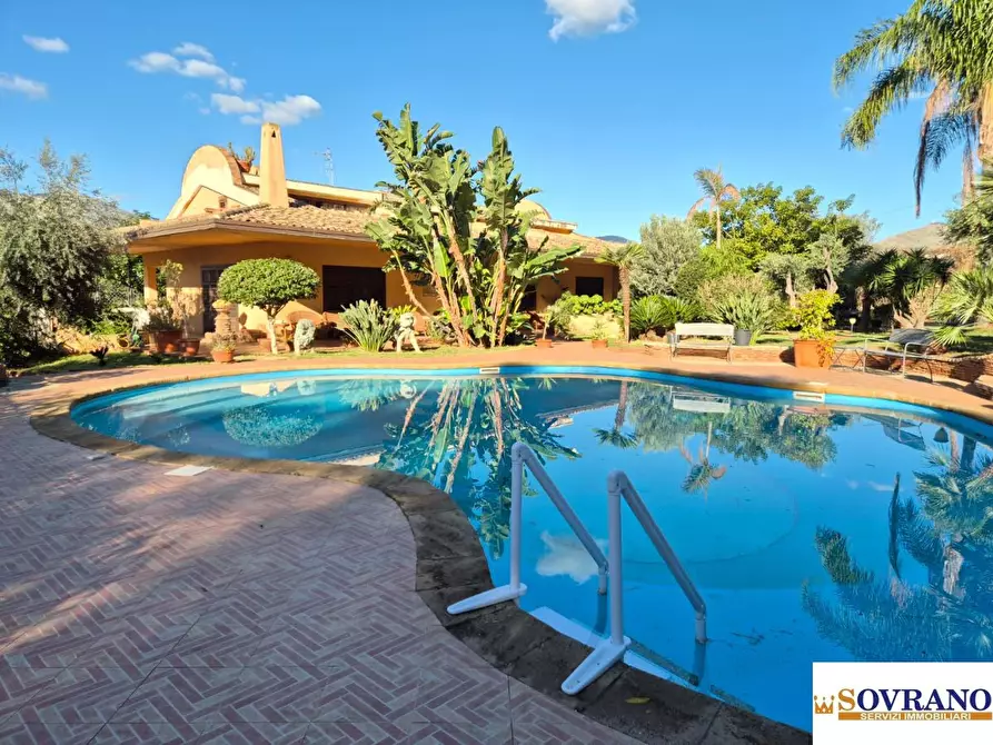 Immagine 1 di Villa in vendita  a Palermo