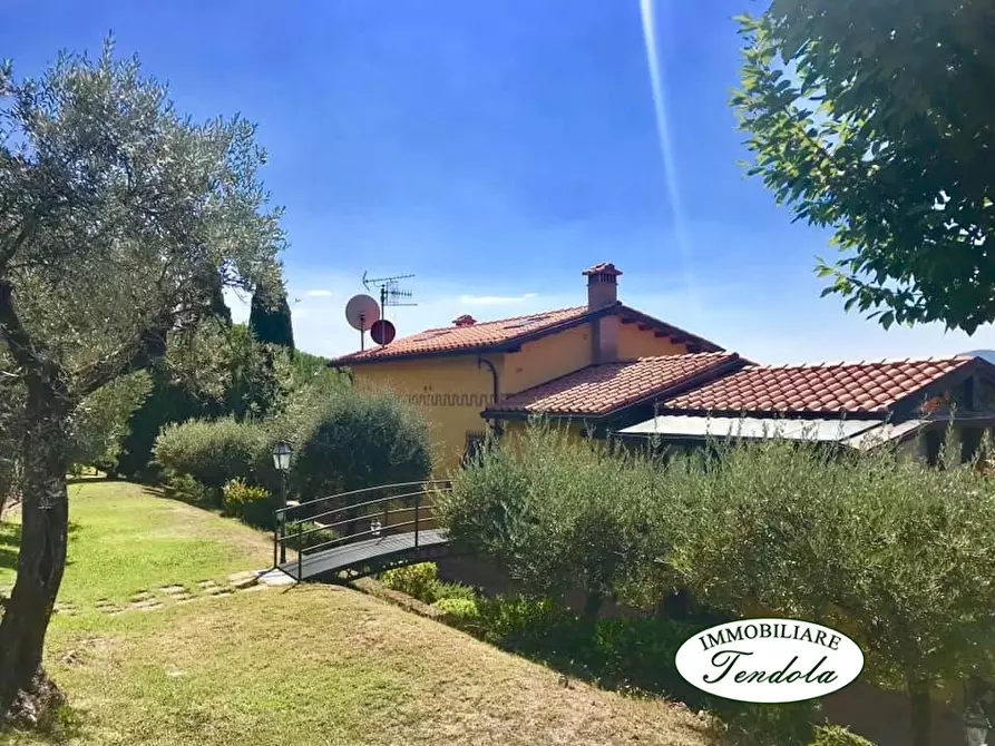 Immagine 5 di Villa in vendita  a Castelnuovo Magra