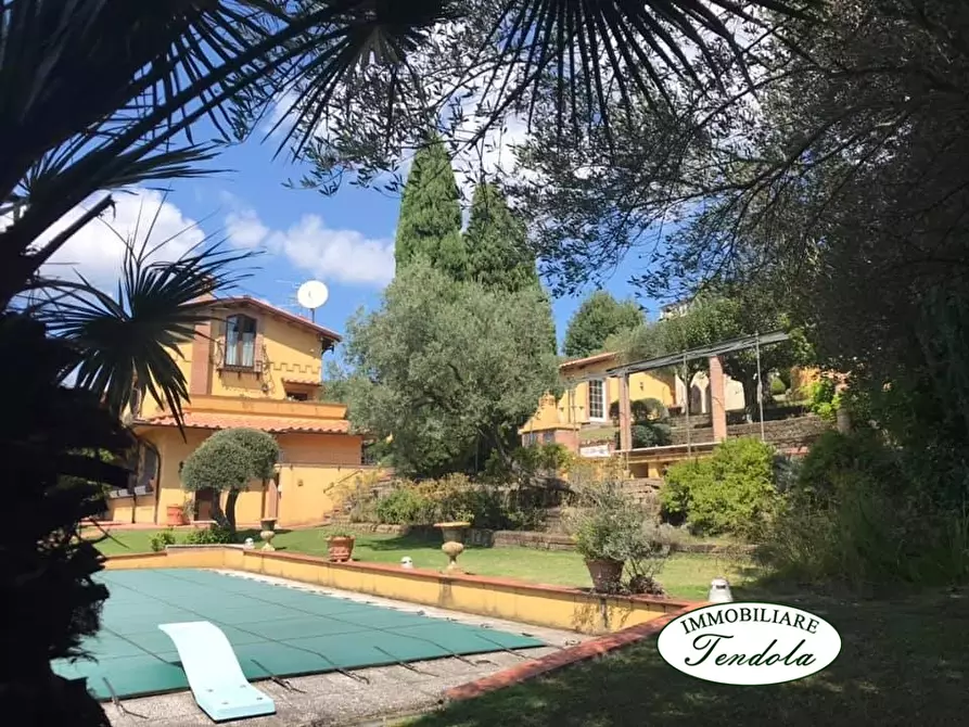 Immagine 2 di Villa in vendita  a Castelnuovo Magra