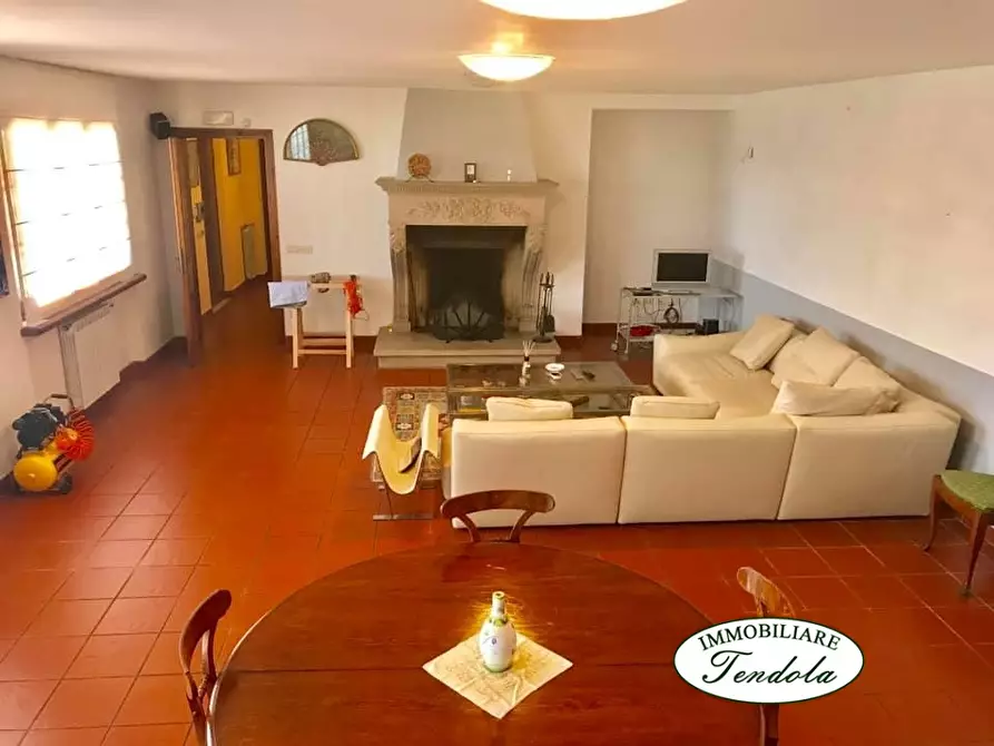 Immagine 9 di Villa in vendita  a Castelnuovo Magra