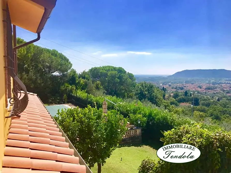 Immagine 8 di Villa in vendita  a Castelnuovo Magra