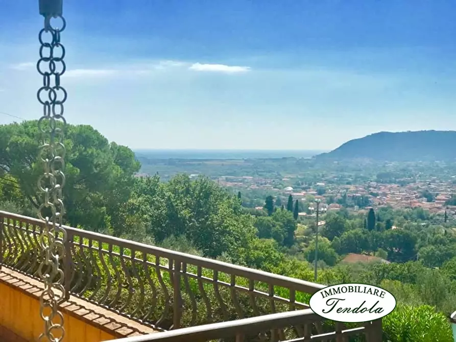 Immagine 7 di Villa in vendita  a Castelnuovo Magra