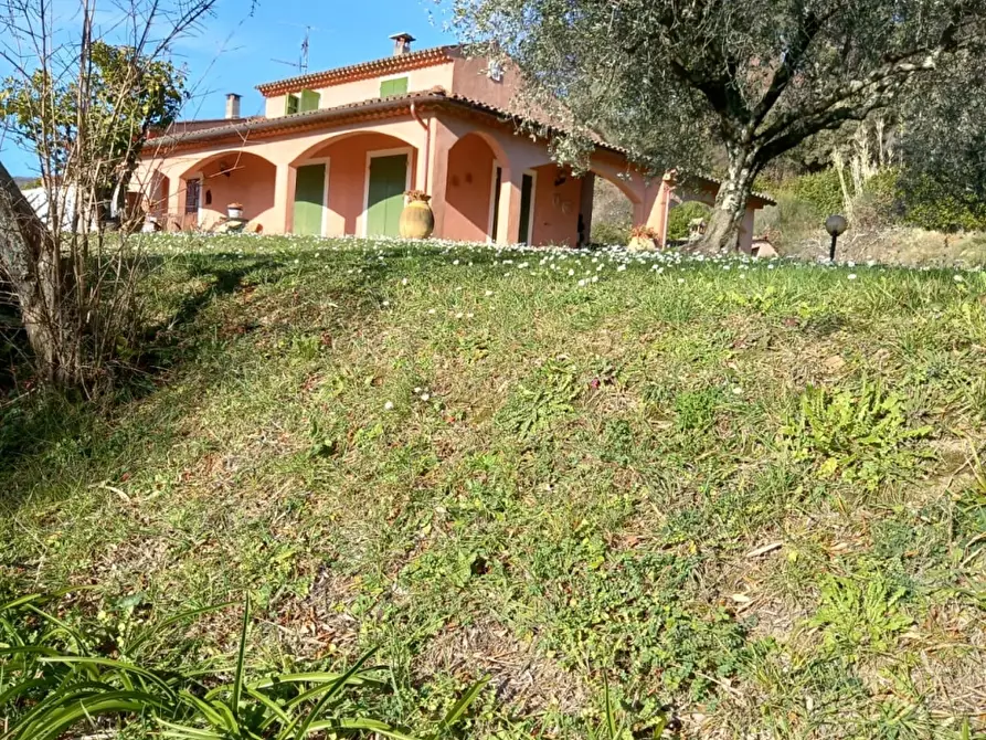 Immagine 1 di Villa in vendita  a Sarzana