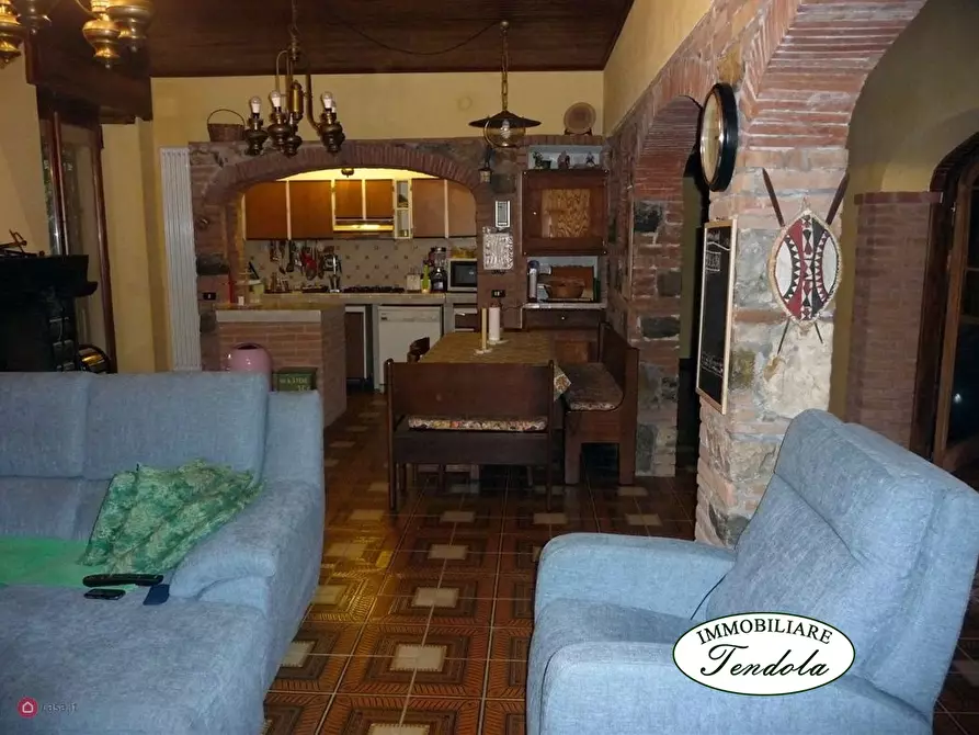 Immagine 5 di Villa in vendita  a Sarzana