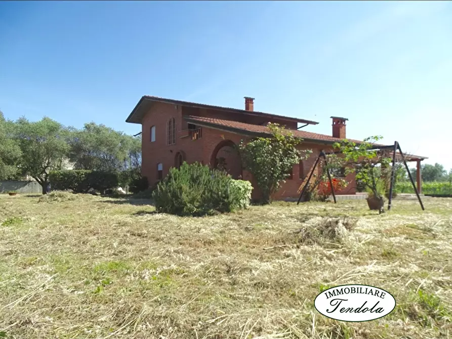 Immagine 5 di Villa in vendita  a Castelnuovo Magra
