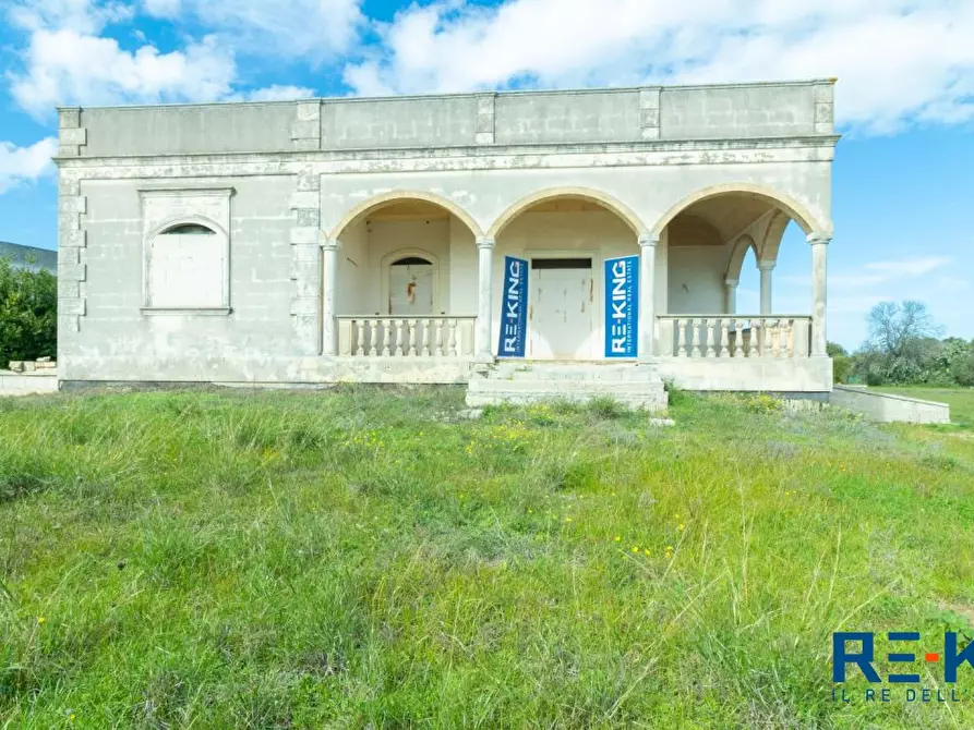 Immagine 1 di Villa in vendita  snc a Carpignano Salentino