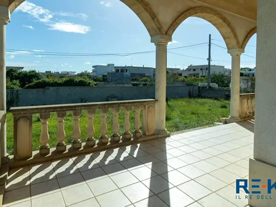 Immagine 3 di Villa in vendita  snc a Carpignano Salentino