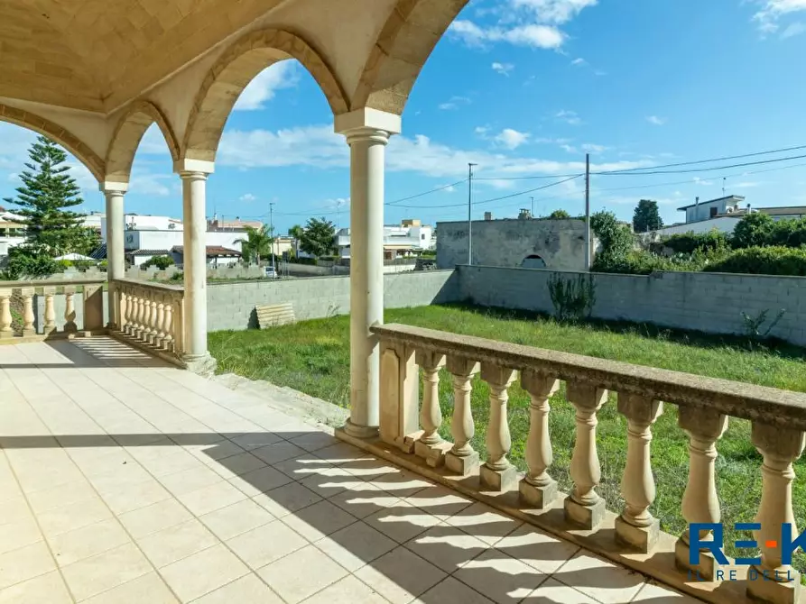 Immagine 4 di Villa in vendita  snc a Carpignano Salentino