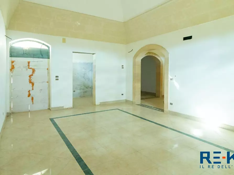 Immagine 8 di Villa in vendita  snc a Carpignano Salentino