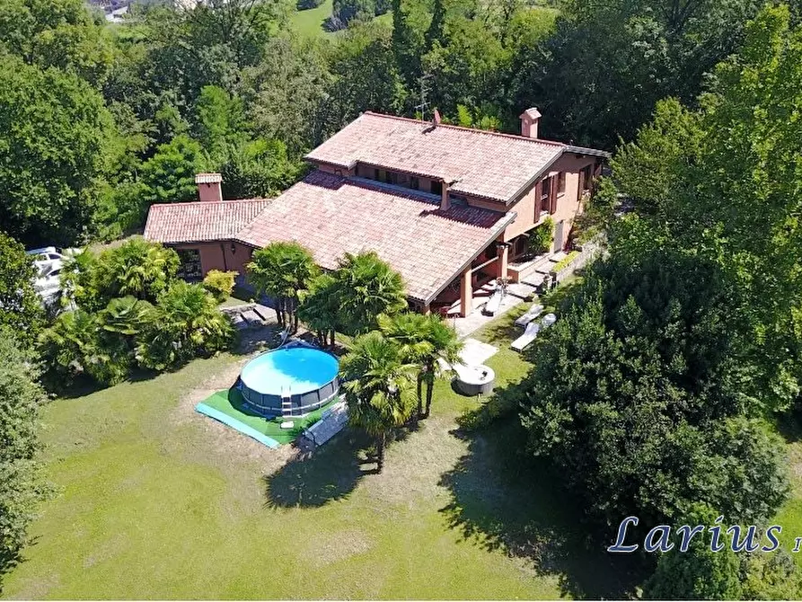 Immagine 2 di Villa in vendita  a Cesana Brianza