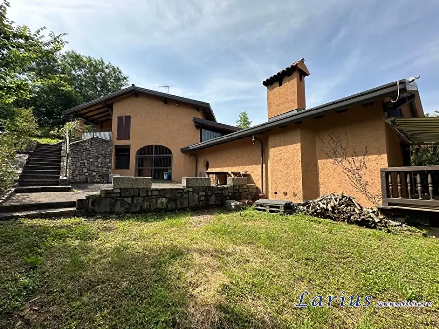 Immagine 9 di Villa in vendita  a Cesana Brianza