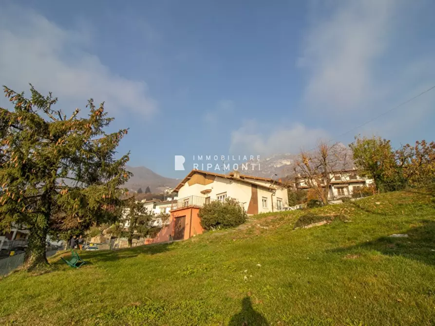 Immagine 2 di Villa in vendita  a Civate