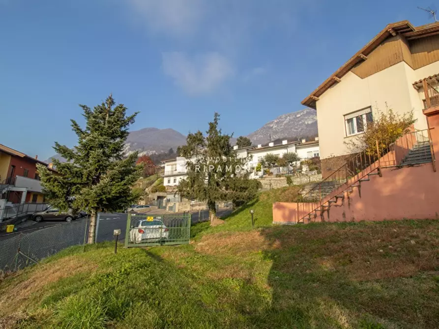 Immagine 4 di Villa in vendita  a Civate