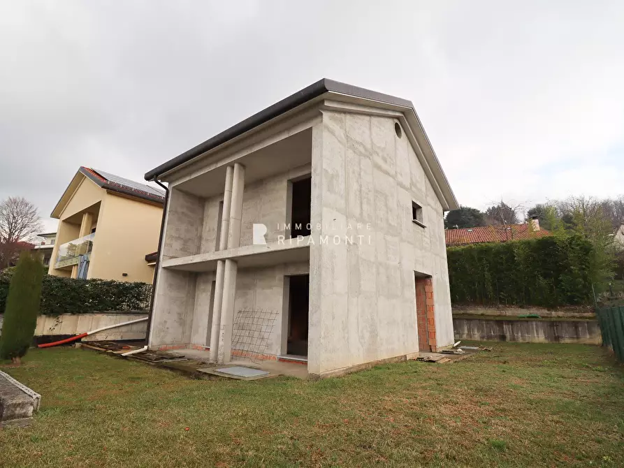 Immagine 3 di Villa in vendita  a Oggiono