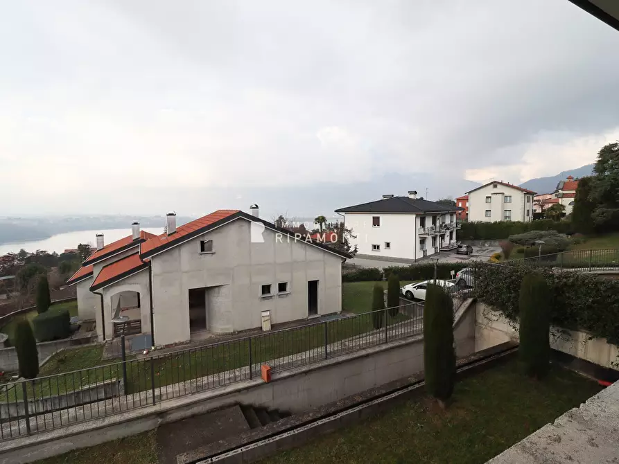 Immagine 2 di Villa in vendita  a Oggiono