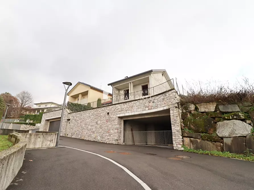 Immagine 5 di Villa in vendita  a Oggiono