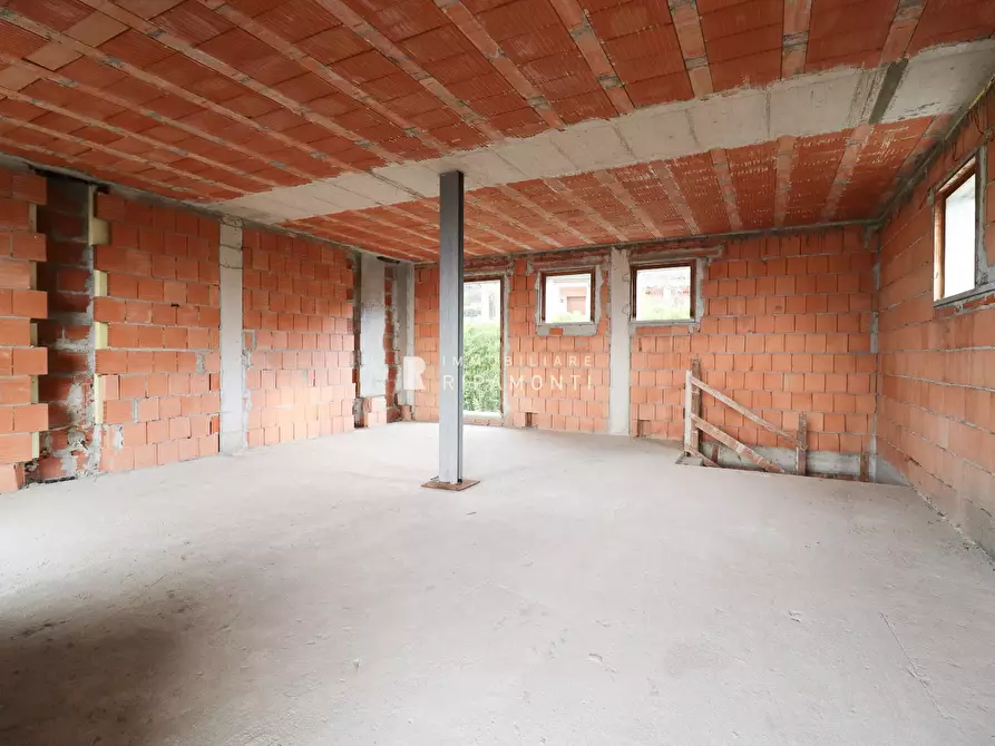 Immagine 10 di Villa in vendita  a Oggiono