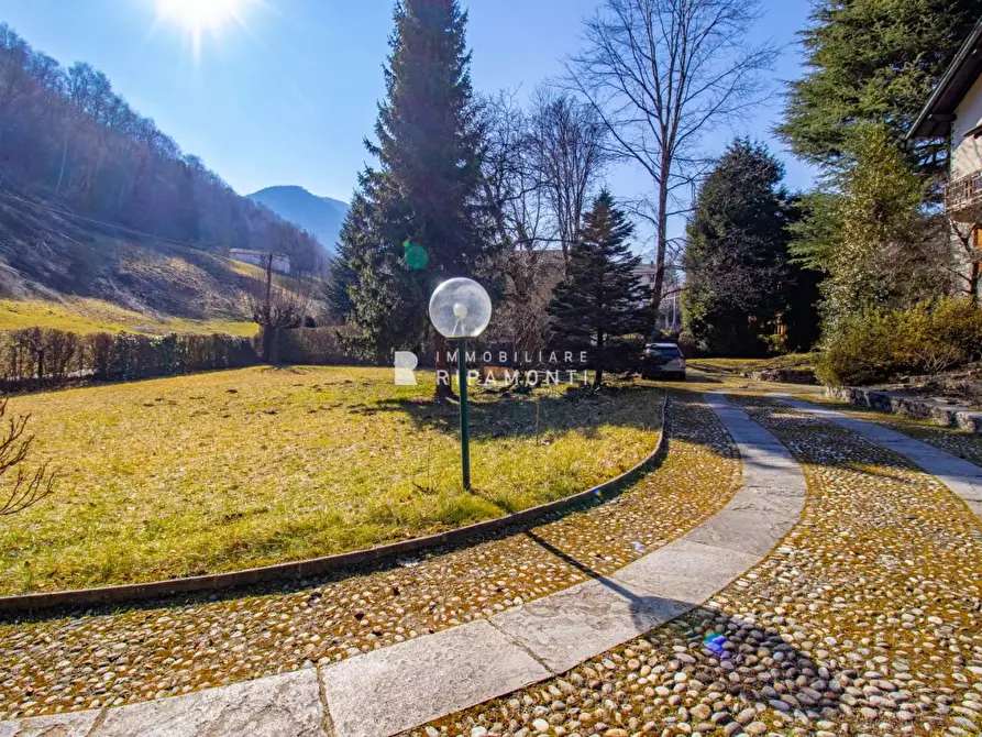 Immagine 9 di Villa in vendita  14 a Cremeno