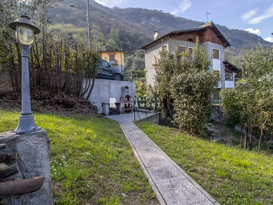 Immagine 1 di Villa in vendita  84 a Oliveto Lario