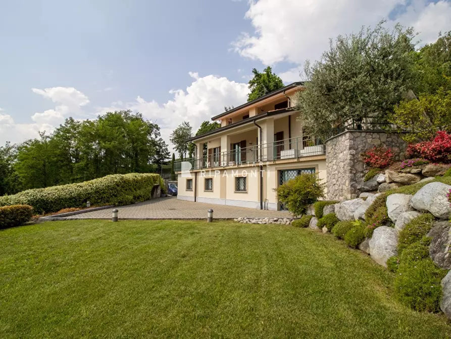 Immagine 1 di Villa in vendita  a Ello