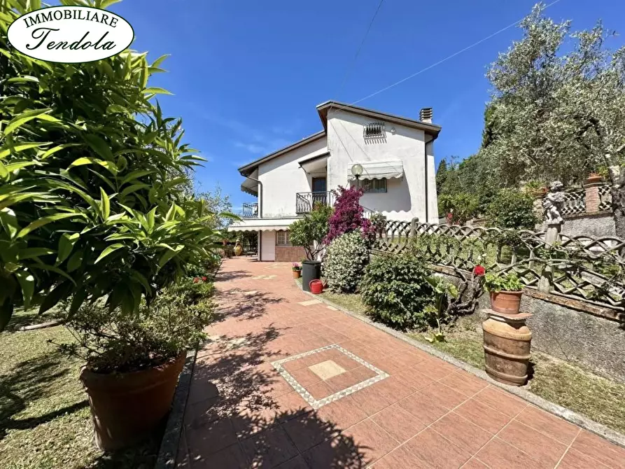 Immagine 10 di Villa in vendita  a Fosdinovo