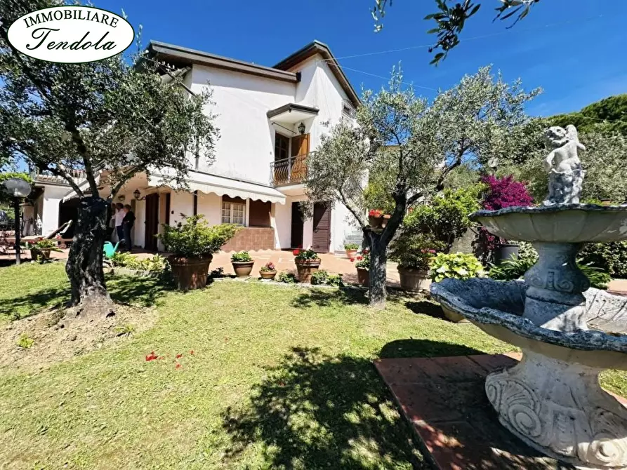 Immagine 9 di Villa in vendita  a Fosdinovo