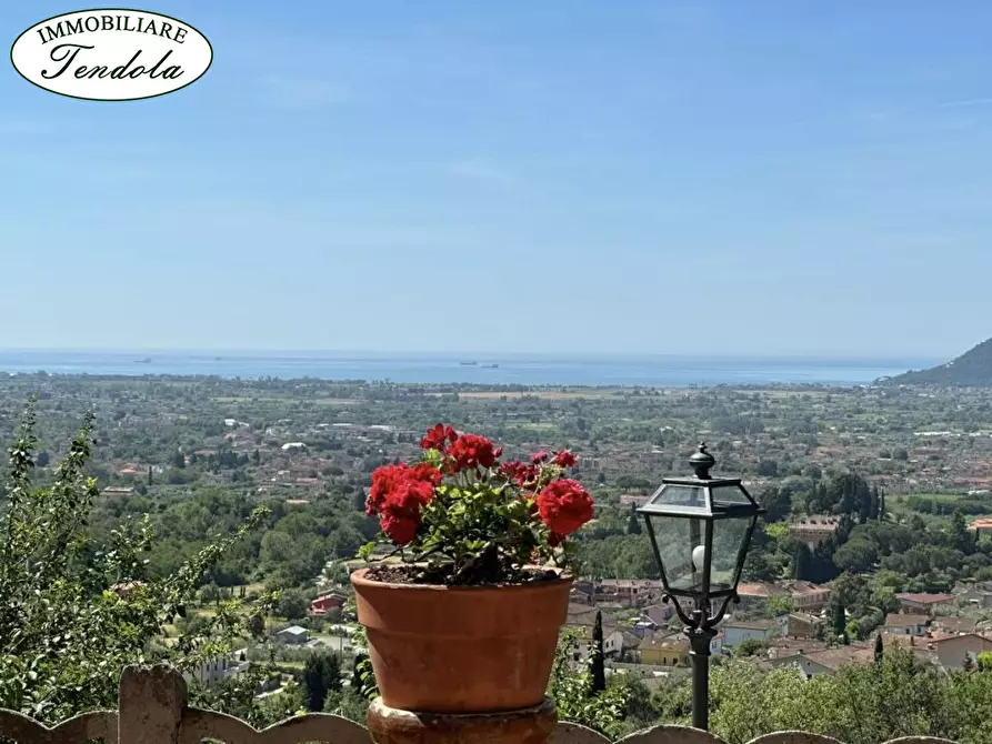 Immagine 3 di Villa in vendita  a Fosdinovo