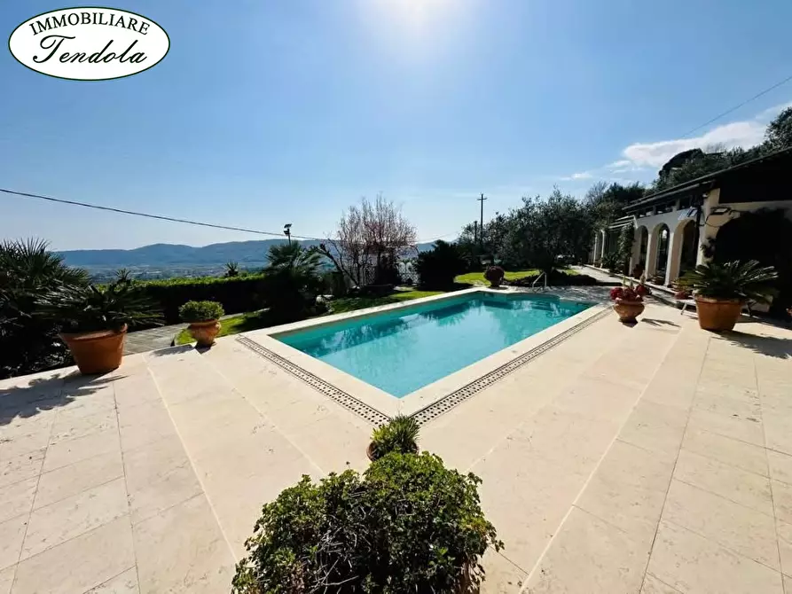 Immagine 5 di Villa in vendita  a Fosdinovo