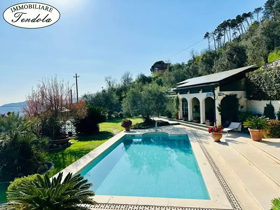 Immagine 4 di Villa in vendita  a Fosdinovo