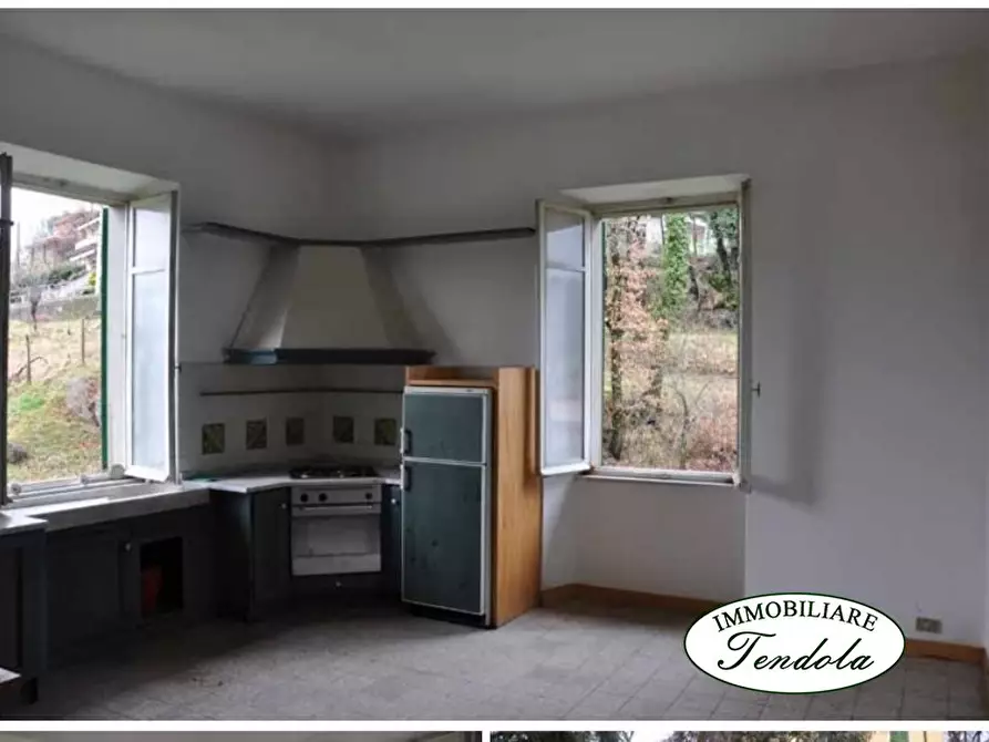 Immagine 9 di Villa in vendita  a Filattiera