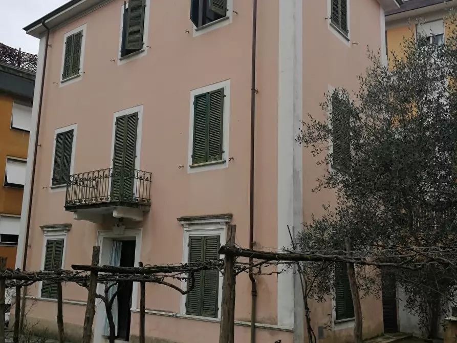 Immagine 1 di Villa in vendita  a Carrara