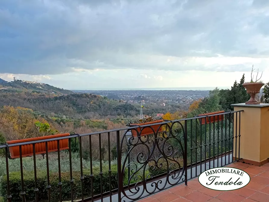 Immagine 5 di Villa in vendita  a Fosdinovo