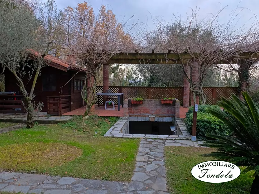 Immagine 2 di Villa in vendita  a Fosdinovo