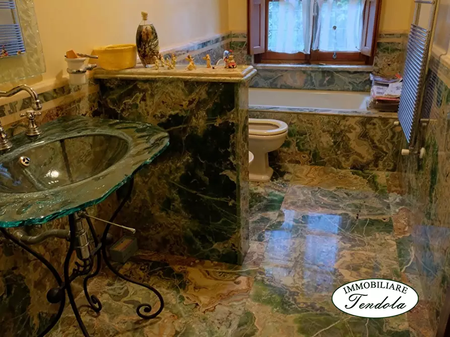 Immagine 10 di Villa in vendita  a Fosdinovo