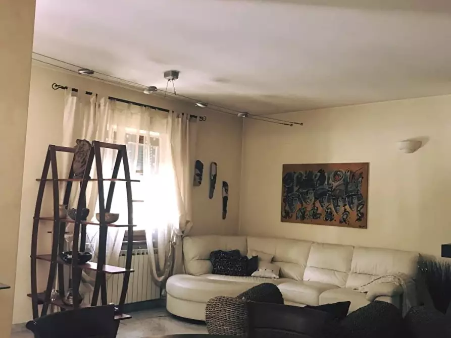 Immagine 2 di Villa in vendita  a Carrara