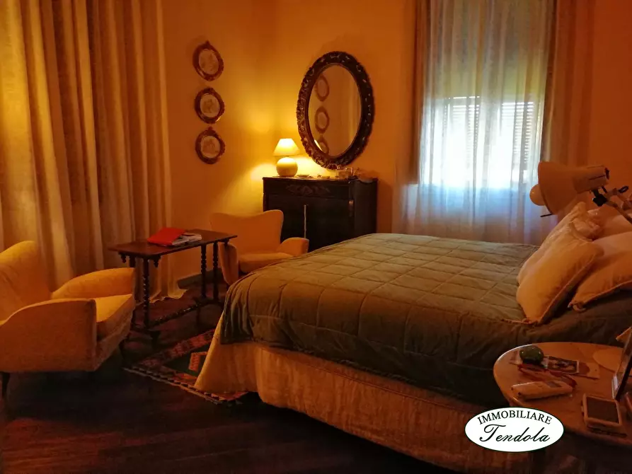 Immagine 8 di Villa in vendita  a Carrara