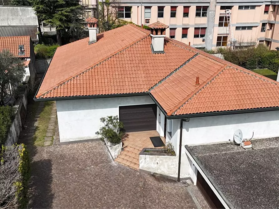 Immagine 3 di Villa in vendita  a Parabiago