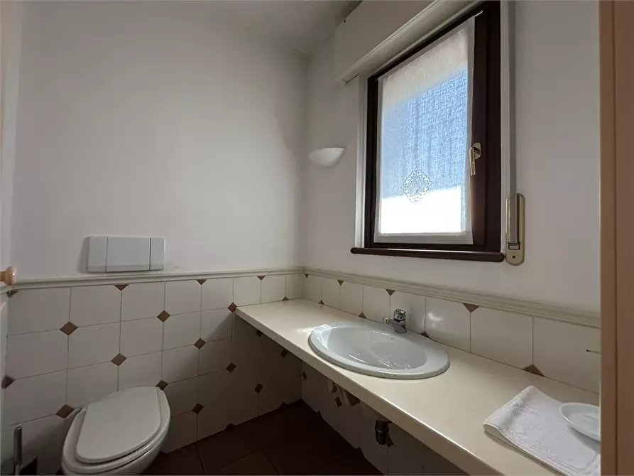 Immagine 4 di Villa in vendita  a Parabiago