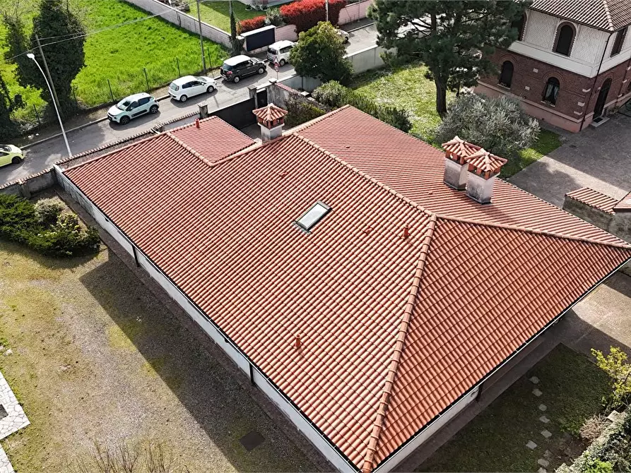 Immagine 2 di Villa in vendita  a Parabiago