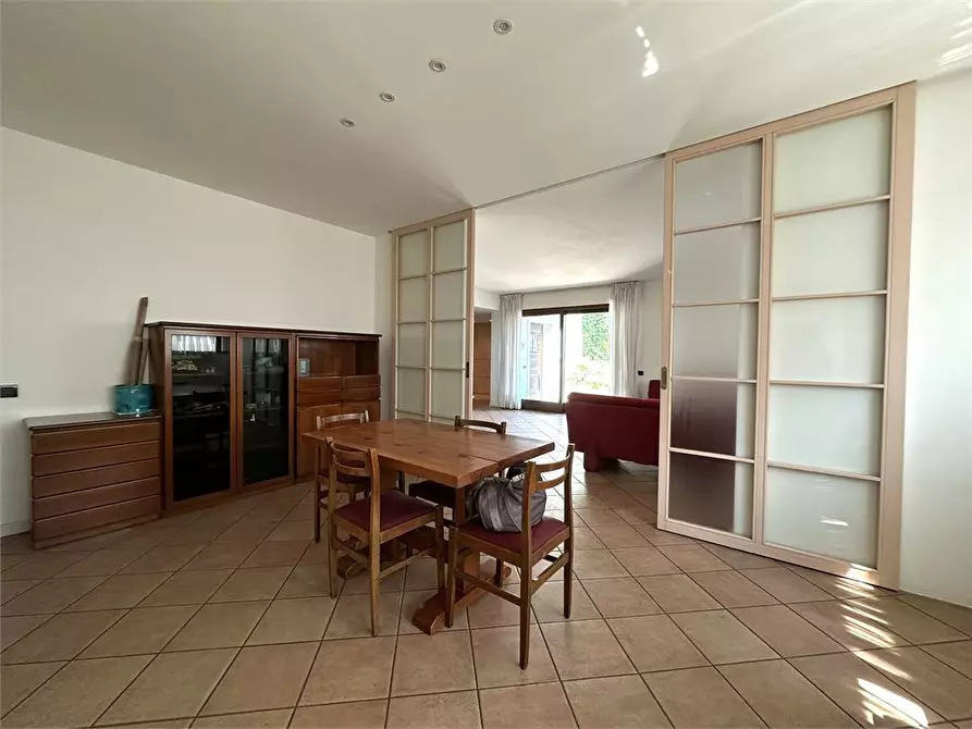 Immagine 7 di Villa in vendita  a Parabiago