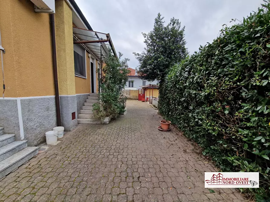 Immagine 7 di Villa in vendita  12-14 a Bareggio