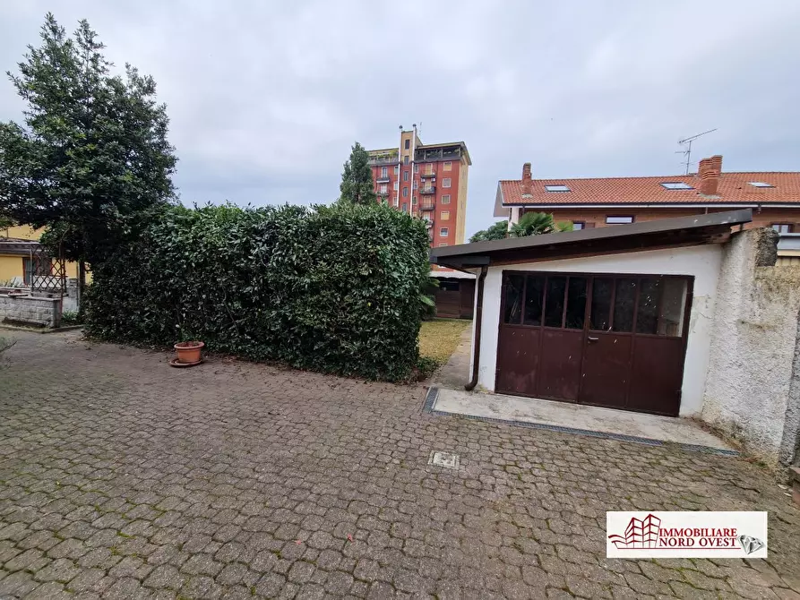 Immagine 10 di Villa in vendita  12-14 a Bareggio