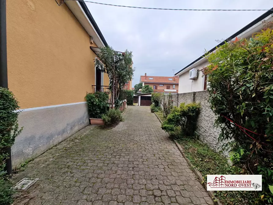 Immagine 8 di Villa in vendita  12-14 a Bareggio