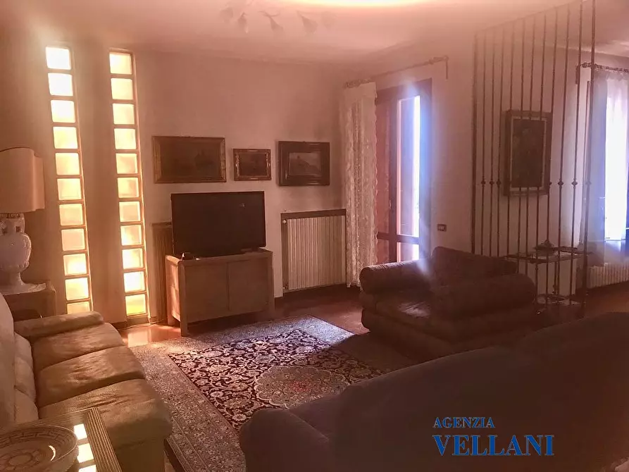 Immagine 5 di Villa in vendita  a Carpi