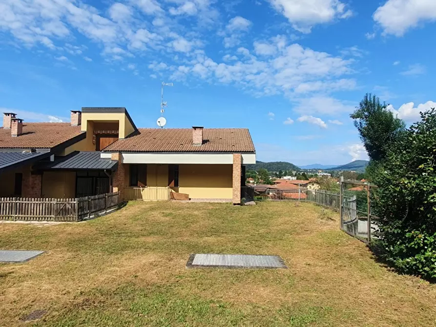 Immagine 1 di Villa in vendita  71 a Castelletto Sopra Ticino