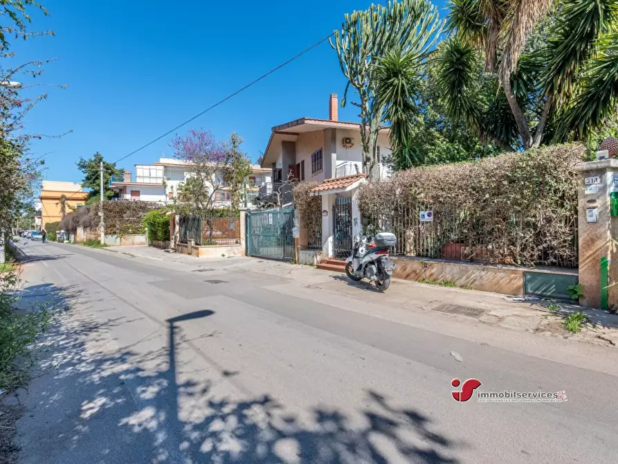 Immagine 10 di Villa in vendita  a Palermo