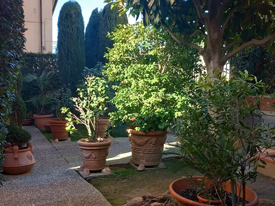 Immagine 2 di Villa in vendita  a Pisa