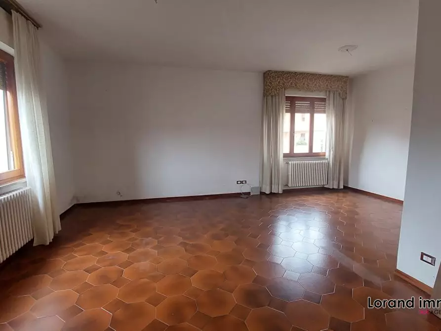 Immagine 1 di Villa in vendita  a Cascina